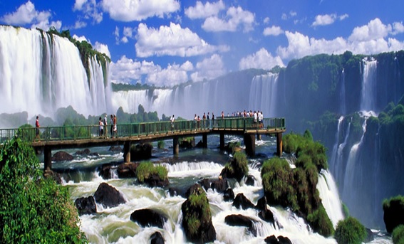 Cataratas em Foz do Iguacu de dia