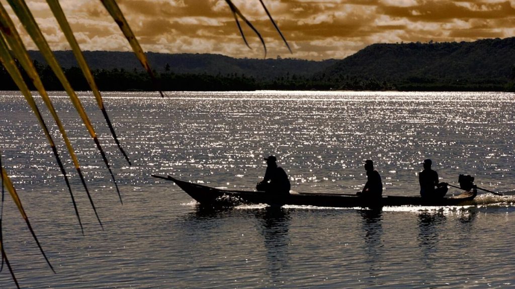 Passear de barco na lagoa do Mundaú é um dos melhores passeios em Maceió