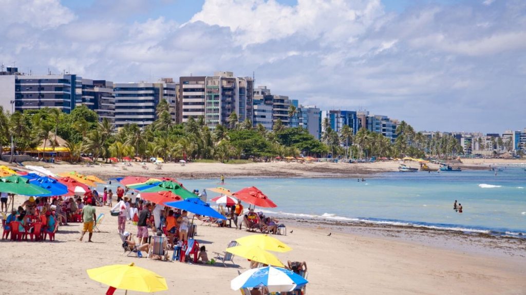 Conhecer a praia de Pajuçara é ter certeza que Alagoas é o Caribe brasileiro.