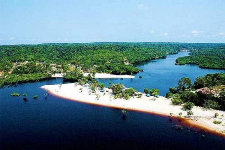 Praia Fluvial do Tupé é um dos melhores pontos turísticos do Amazonas