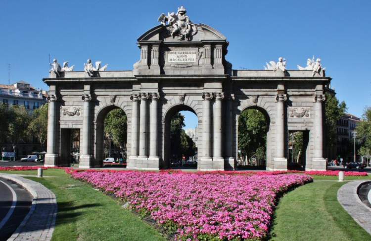 Puerta de Alcalá é uma das Atrações Gratuitas em Madri
