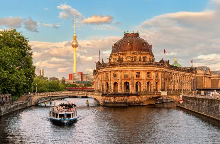 Conhecer o Museum Island é uma das dicas para quem vai viajar a Berlim