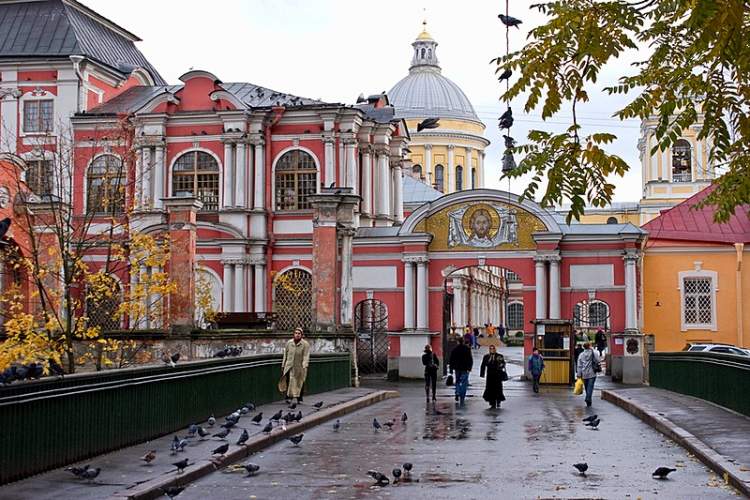 Monastério Alexander Nevsky é uma das atrações gratuitas em São Petersburgo