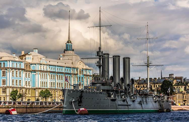 Navio de Guerra Aurora é uma das atrações gratuitas em São Petersburgo