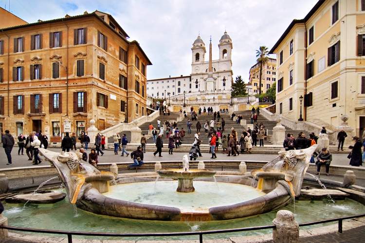 Piazza di Spagna é uma das atrações gratuitas em Roma