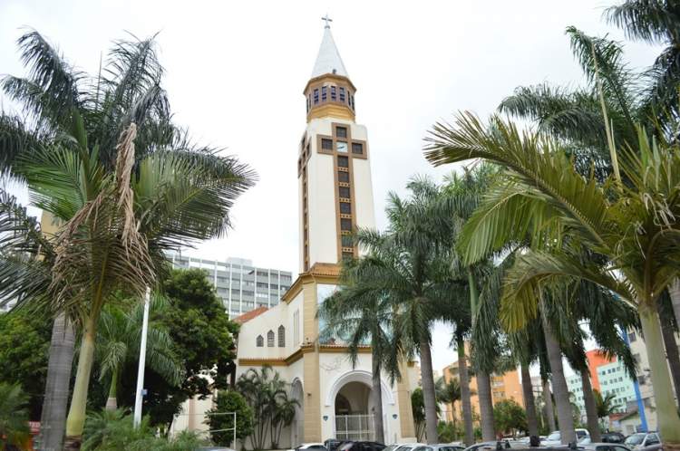 Catedral Metropolitana Nossa Senhora Auxiliadora é um dos lugares incríveis em Goiânia