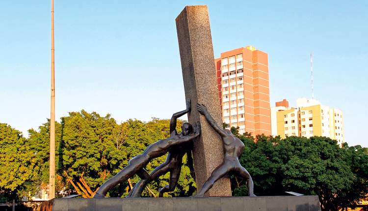 Monumento às Três Raças é um dos lugares incríveis em Goiânia