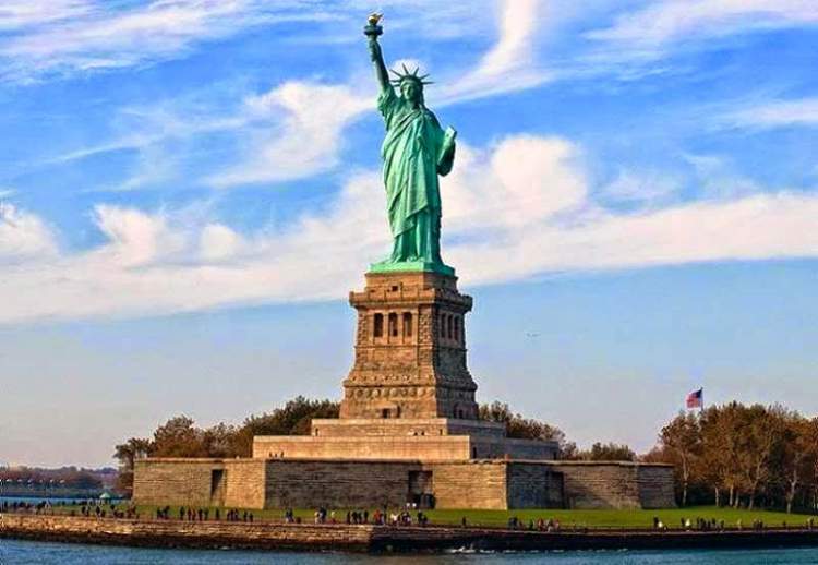 Conhecer a estátua da liberdade uma das coisas para fazer em Nova York
