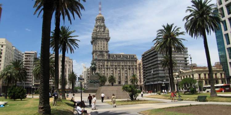 Montevidéu é um dos lugares baratos para viajar nas férias de verão