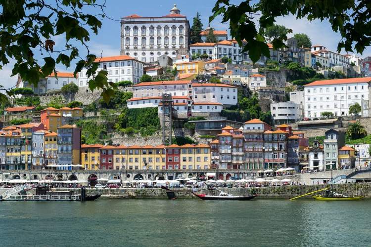 Porto é um dos destinos baratos para viajar pela Europa em 2019