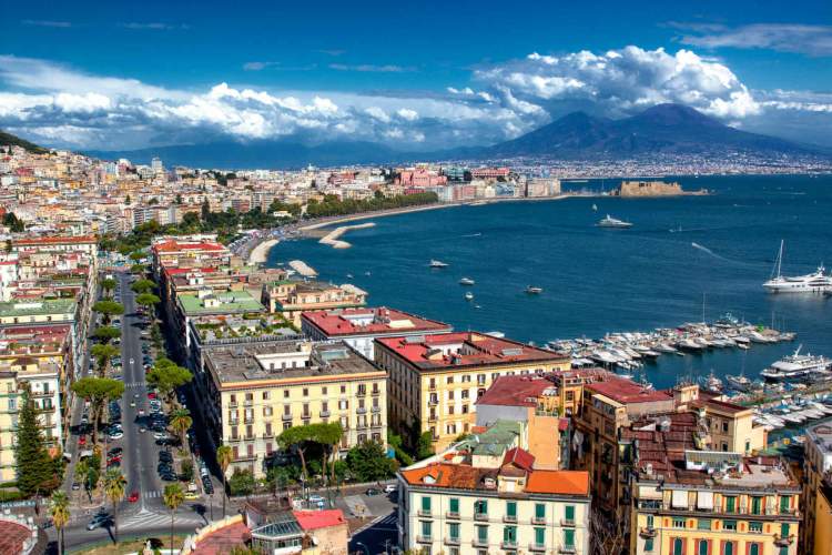 Nápoles na Itália é um dos destinos baratos para conhecer na Europa
