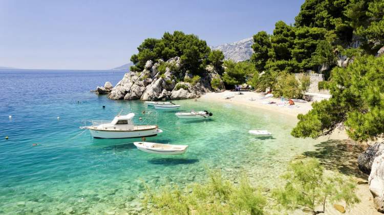 Praia de Punta Rata é uma das melhores praias da Croácia