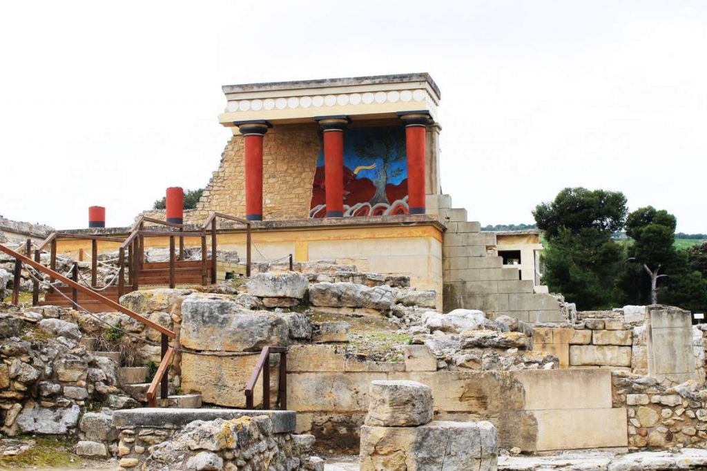 Antigas muralhas de Knossos