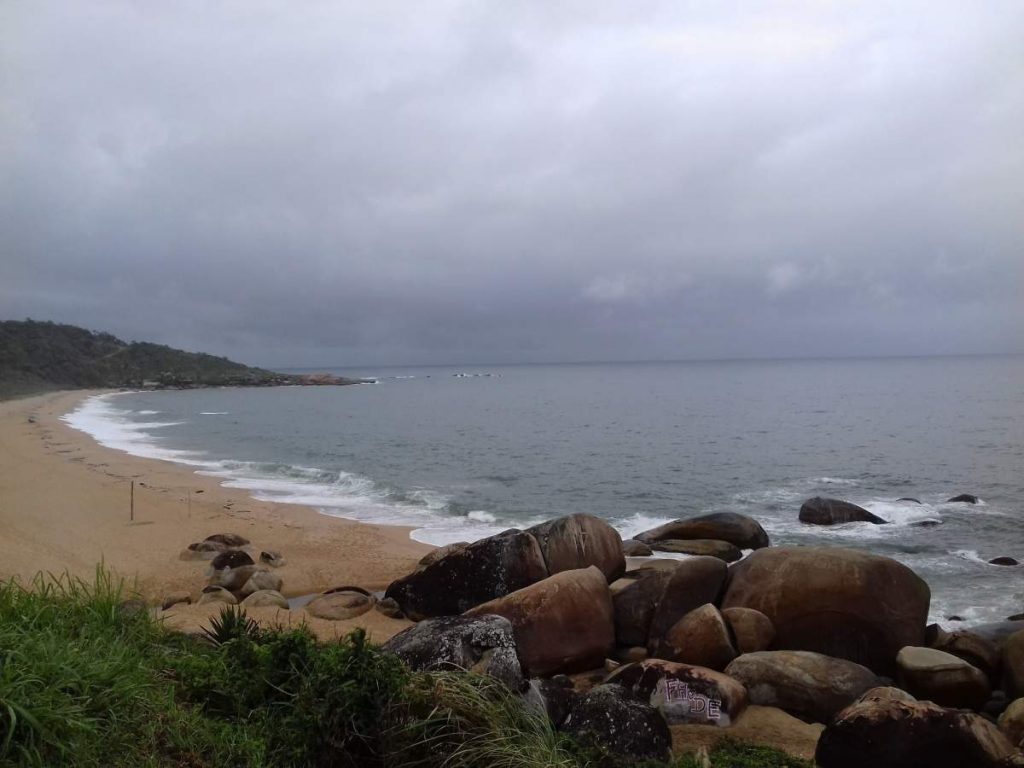 Praia da Ilhota em Itapema - Santa Catarina