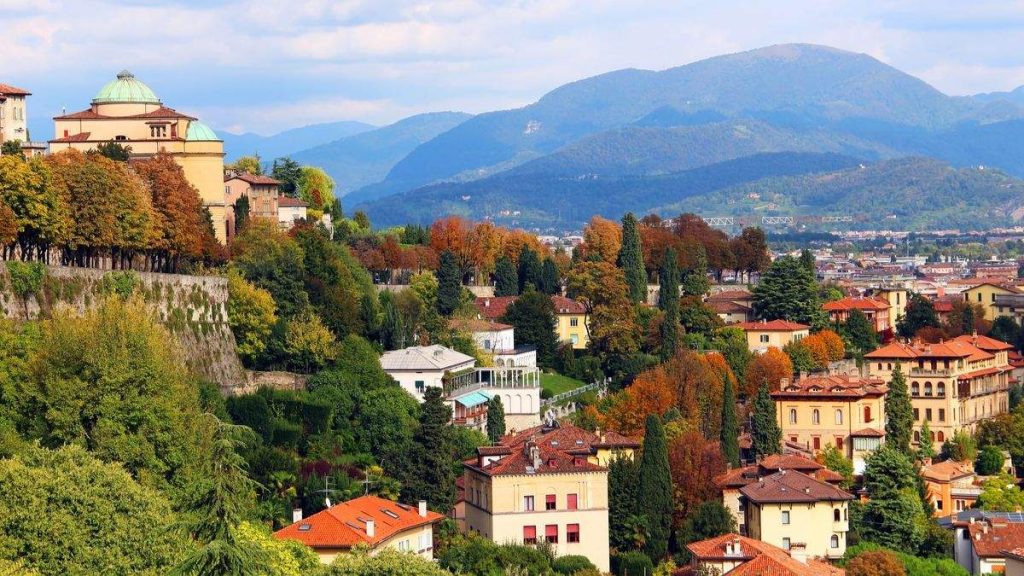  Vista da cidade baixa de Bergamo, Itália.