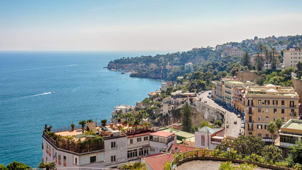 Vista da costa de Nápoles, Itália