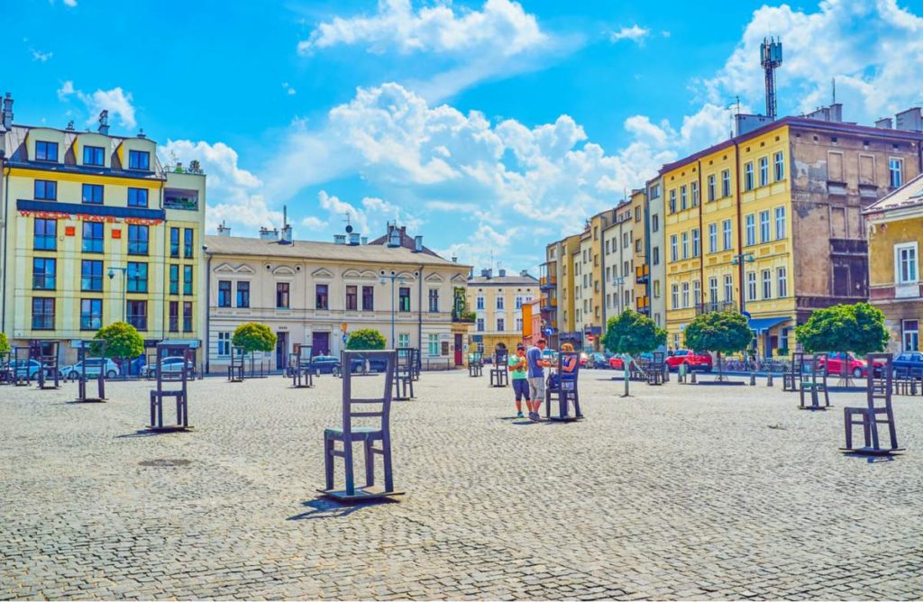 Praça dos Heróis do Ghetto - Cadeiras Vazias simbolizando as vítimas judias da Segunda Guerra Mundial em Cracóvia - Polônia
