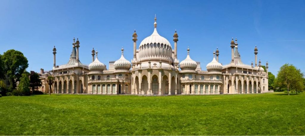 Vista panorâmica do Pavilhão Real em Brighton, Inglaterra.