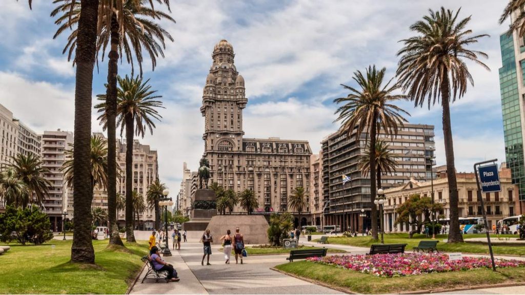 Montevidéu é um dos destinos baratos para viajar em agosto de 2020